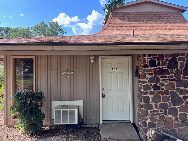 $1,050 | 126 Conference Drive, Unit 212, Bastrop, TX 78602