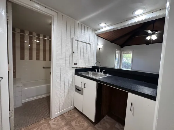 $1,050 | 126 Conference Drive, Unit 212, Bastrop, TX 78602