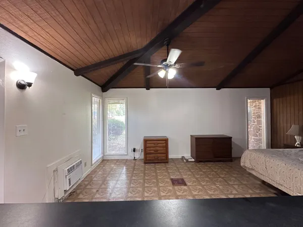 $1,050 | 126 Conference Drive, Unit 212, Bastrop, TX 78602