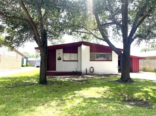 a view of house with backyard