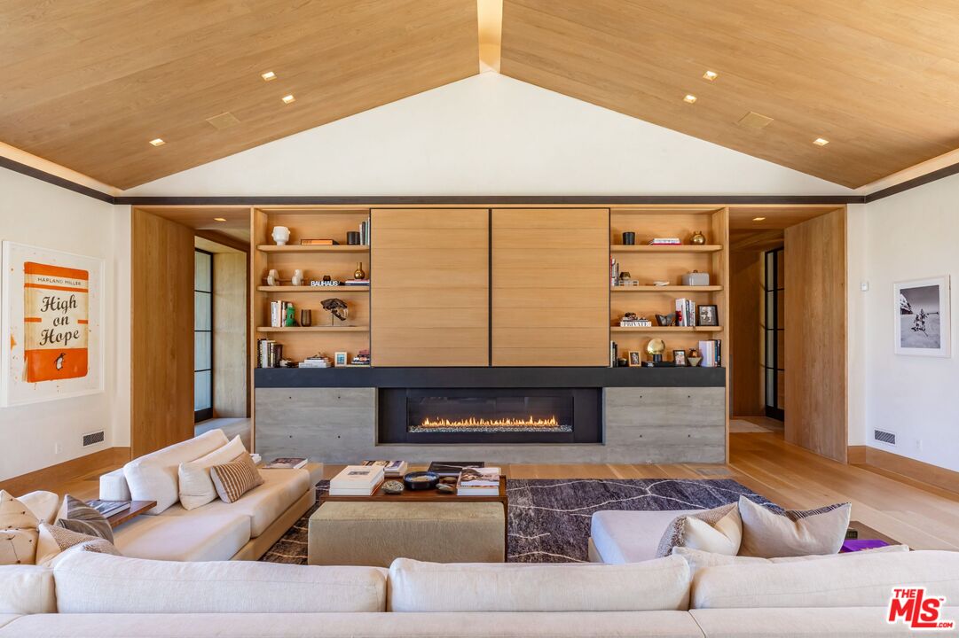 859 Woodacres Road Santa Monica, CA 90402 - Photo 14 of 55