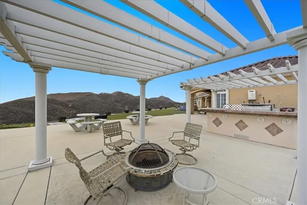 a view of a car porch