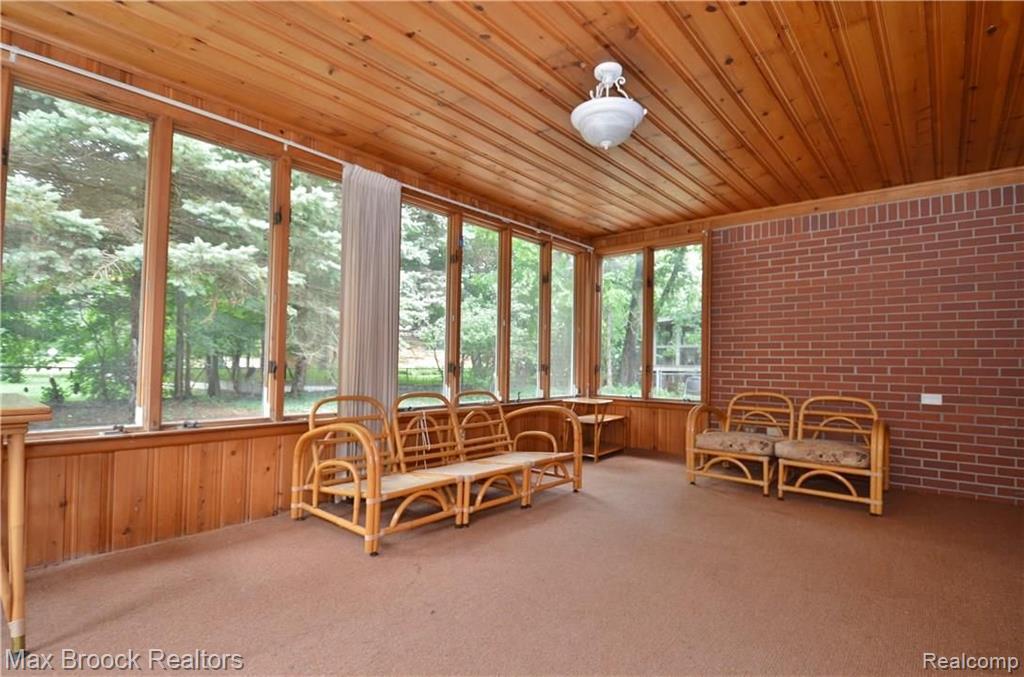 18900 Riverside Drive Beverly Hills, MI 48025 - Photo 17 of 19