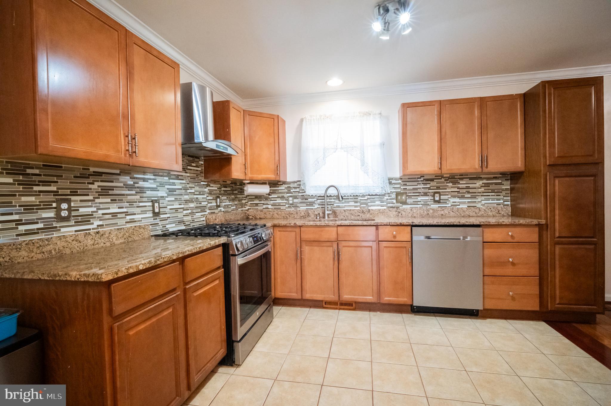 1215 Elm Ridge Avenue Baltimore, MD 21229 - Photo 11 of 40 Gallery Image 11