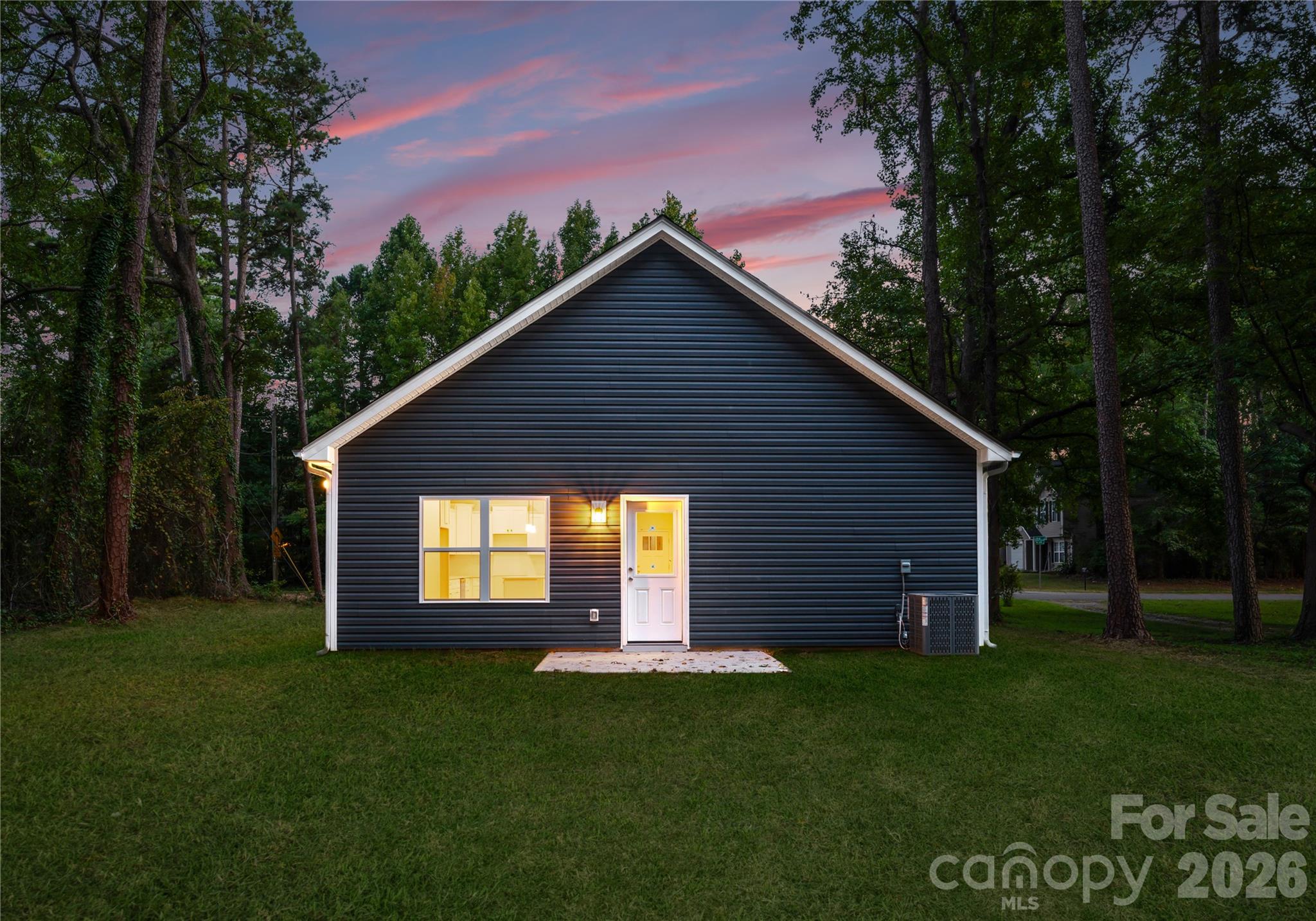 8201 Dow Road Charlotte, NC 28269 - Photo 16 of 17