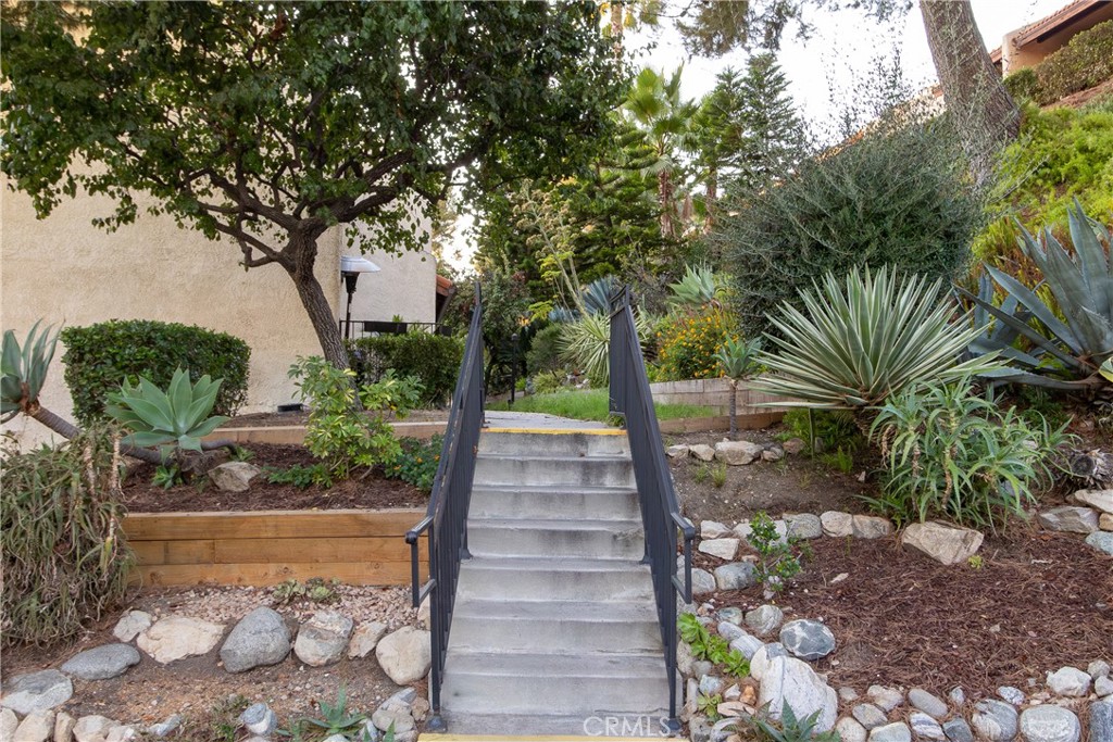 9551 Vía Ricardo Burbank, CA 91504 - Photo 25 of 29
