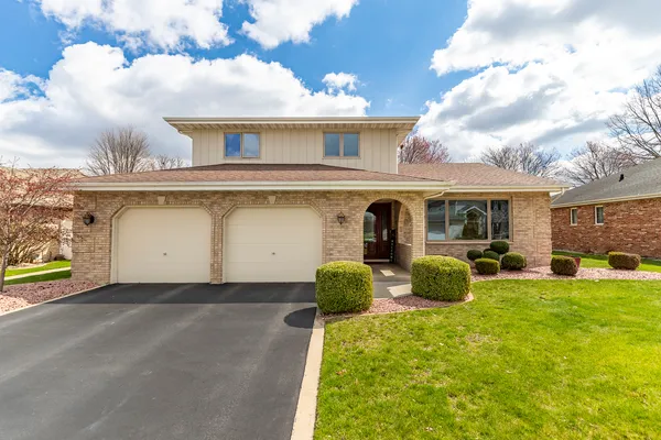 $344,900 | 18319 Holland Road, Lansing, IL 60438