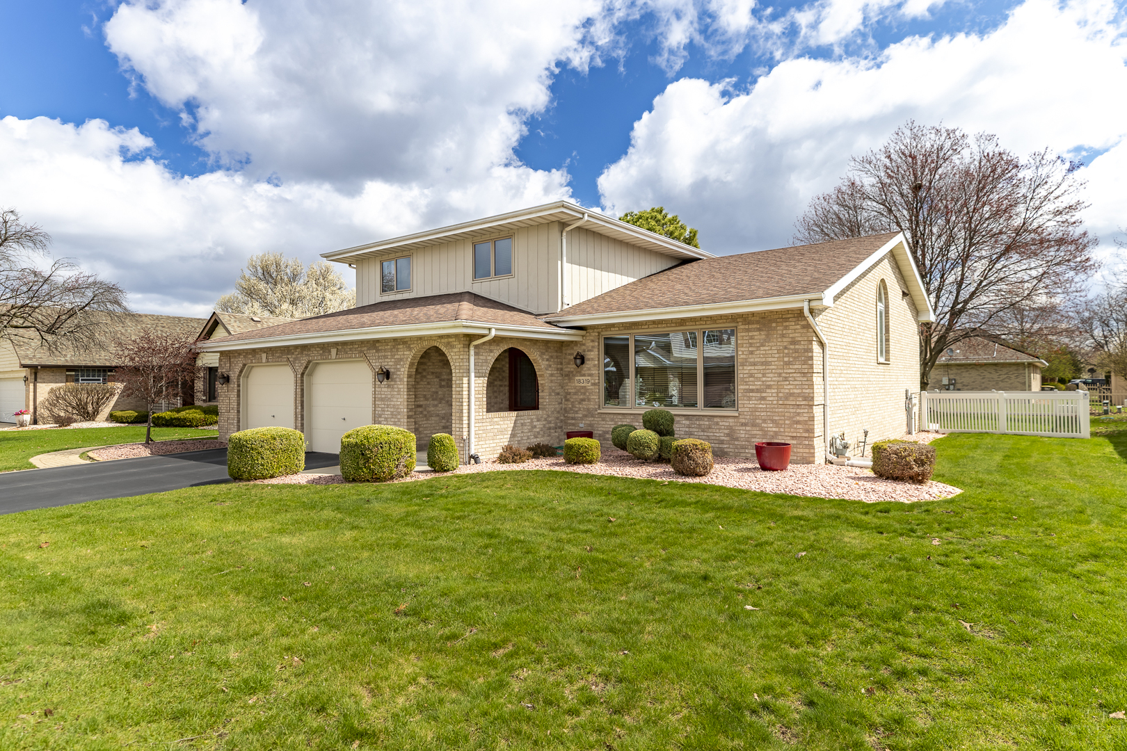 18319 Holland Road Lansing, IL 60438 - Photo 3 of 32