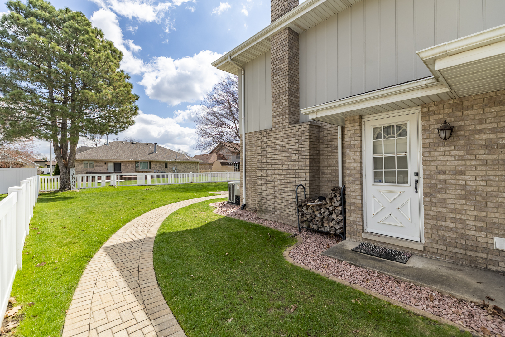 18319 Holland Road Lansing, IL 60438 - Photo 7 of 32