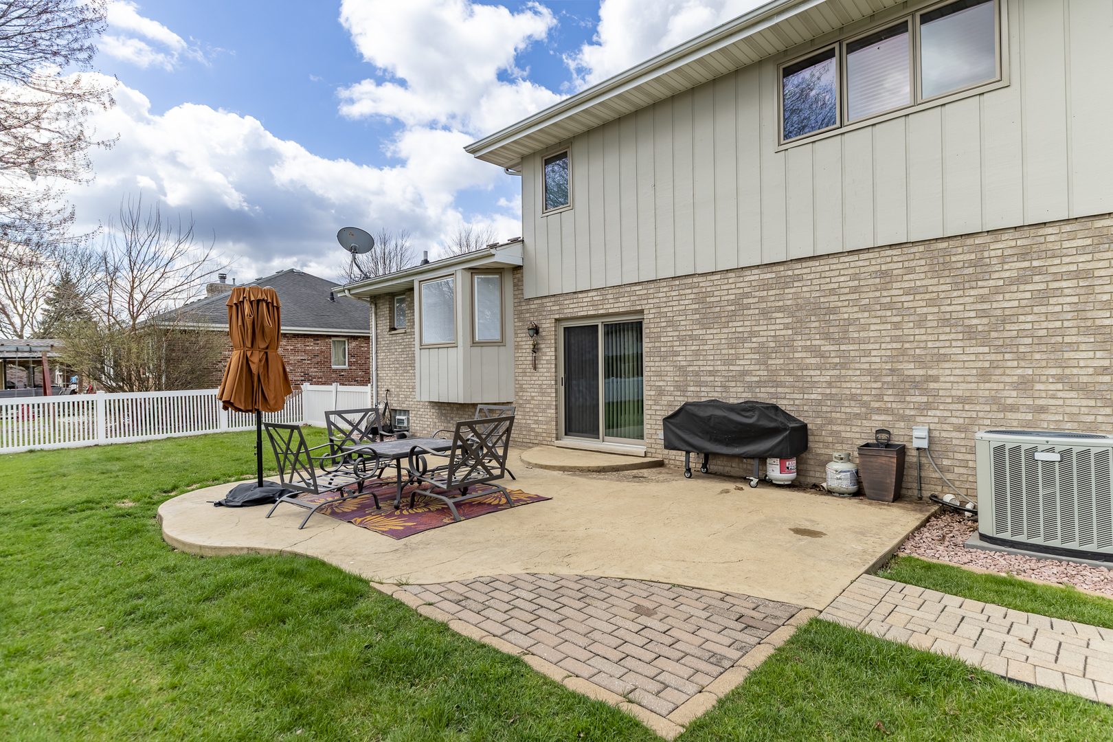 18319 Holland Road Lansing, IL 60438 - Photo 8 of 32