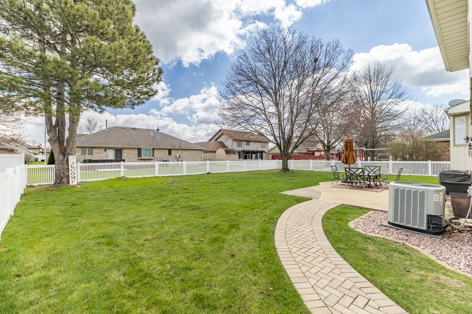 18319 Holland Road Lansing, IL 60438 - Photo 9 of 32