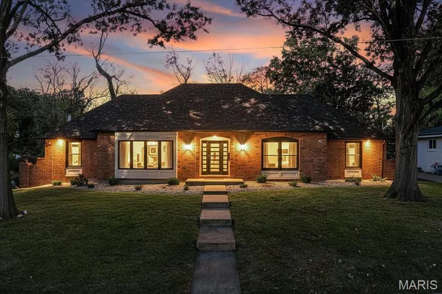 $950,000 | 8021 Bennett Avenue, Richmond Heights, MO 63117
