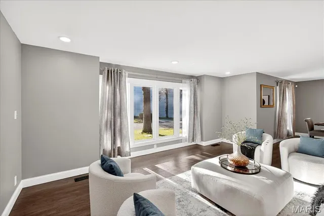 $950,000 | 8021 Bennett Avenue, Richmond Heights, MO 63117