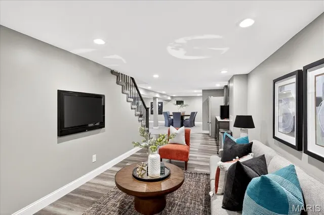 $950,000 | 8021 Bennett Avenue, Richmond Heights, MO 63117