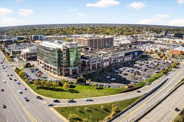 $950,000 | 8021 Bennett Avenue, Richmond Heights, MO 63117