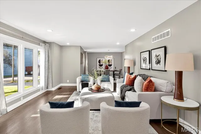 $950,000 | 8021 Bennett Avenue, Richmond Heights, MO 63117