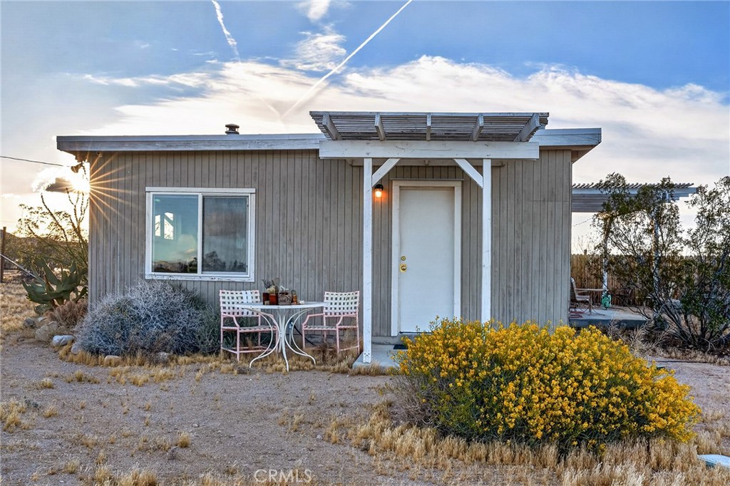 437 Mallow Road Landers, CA 92285 - Photo 31 of 52 a patio with table and chairs and potted plants