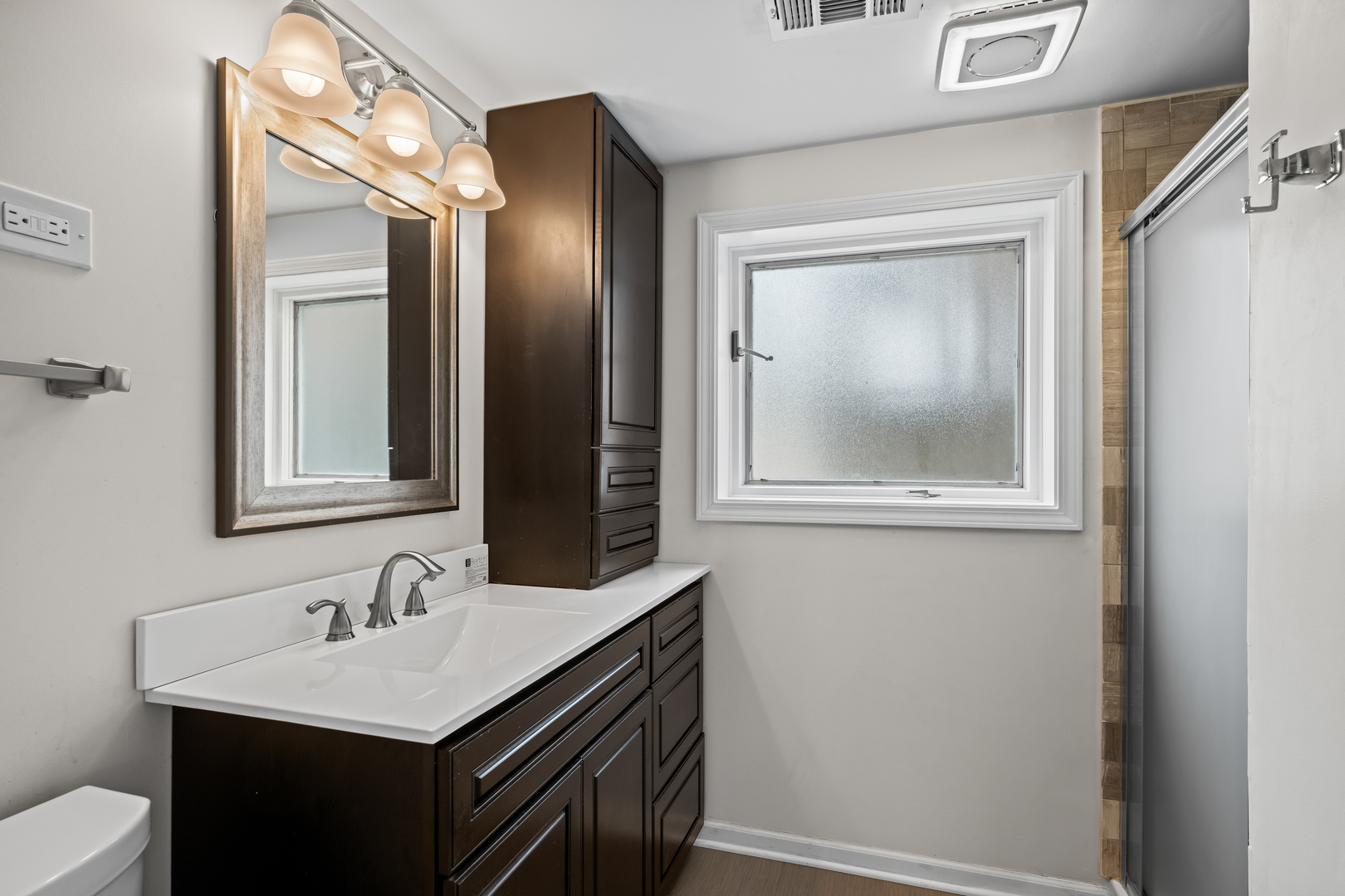 324 Warren Road Glenview, IL 60025 - Photo 9 of 26 Gallery Image 9