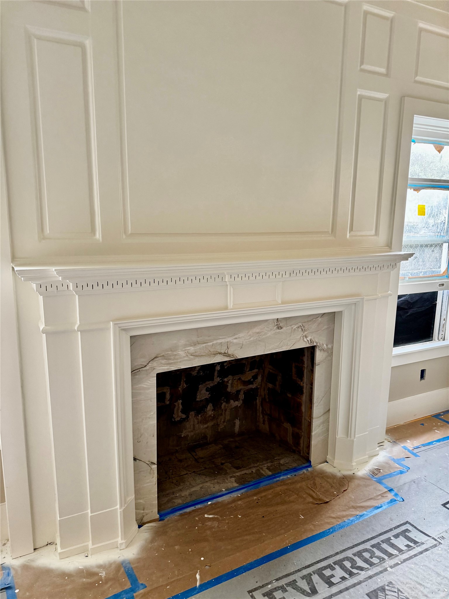 2602 Whitney Street Houston, TX 77006 - Photo 4 of 16 Original fireplace