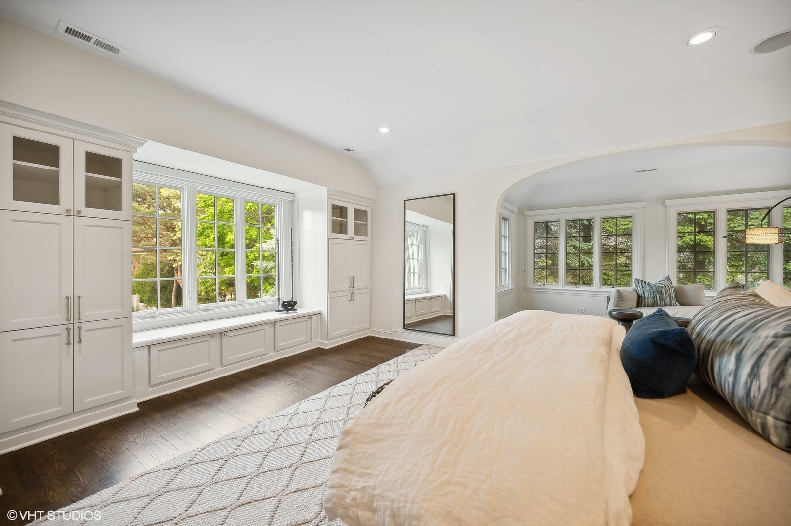 851 Sheridan Road Winnetka, IL 60093 - Photo 40 of 66 a spacious bedroom with a large bed and a large window