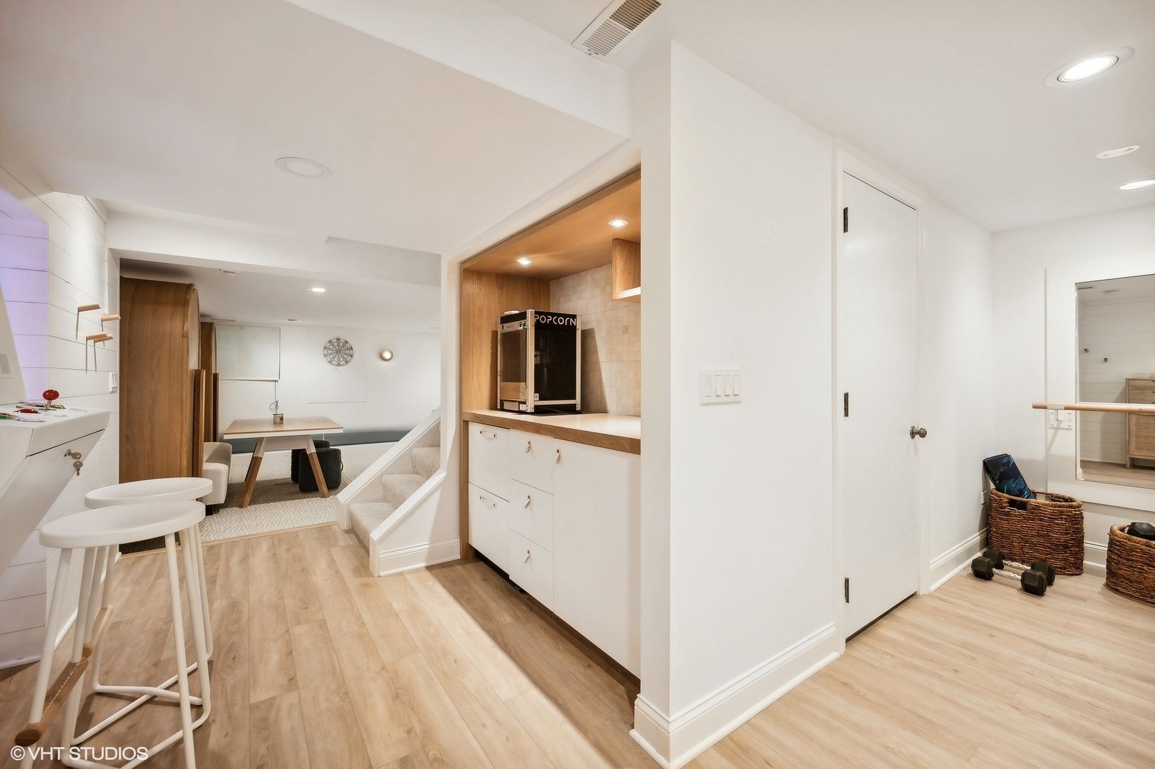 851 Sheridan Road Winnetka, IL 60093 - Photo 53 of 66 a living room with furniture and a wooden floor