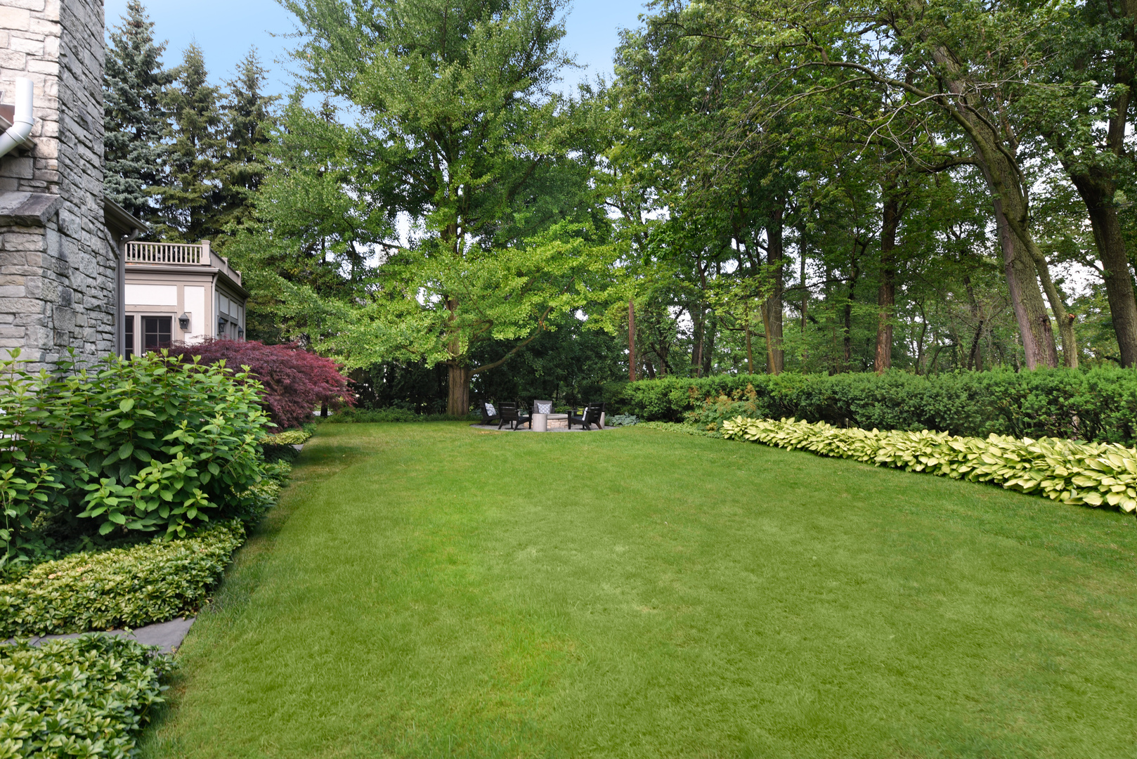 851 Sheridan Road Winnetka, IL 60093 - Photo 59 of 66 a view of a garden with trees