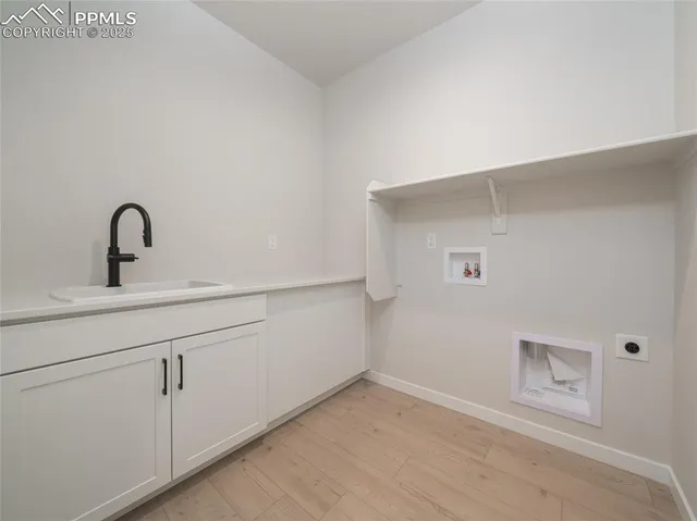 a view of empty room with a fireplace