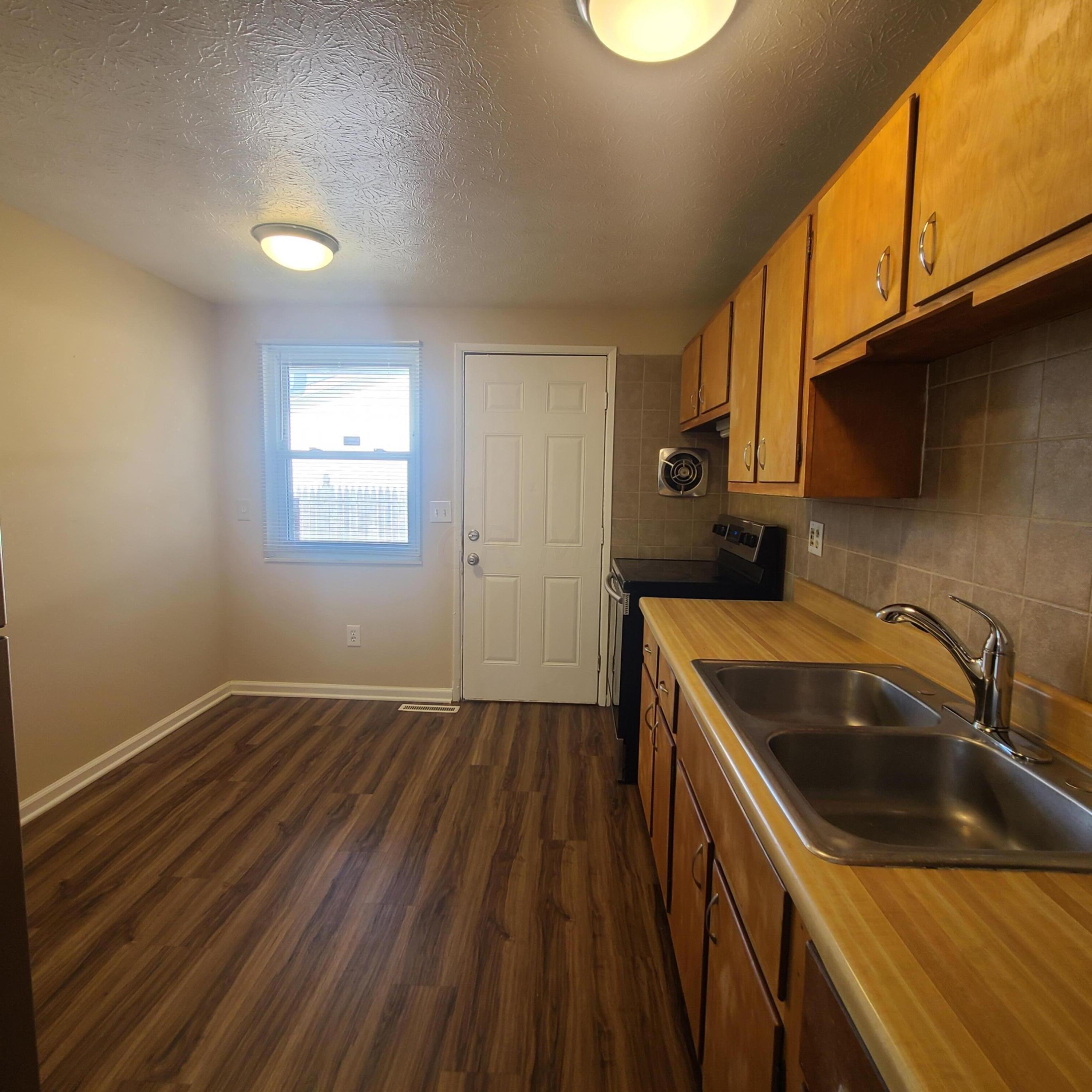 2127 Tupsfield Road Columbus, OH 43229 - Photo 10 of 21 10 Tups Kitchen 1