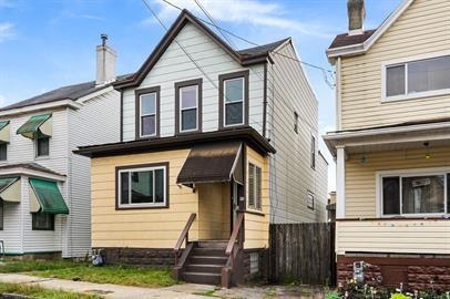 915 2nd Street McKees Rocks, PA 15136 - Photo 2 of 17 a front view of a house