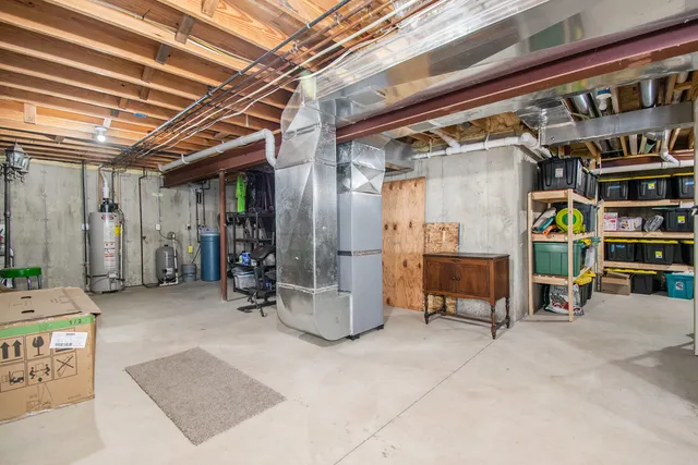 a view of livingroom with furniture