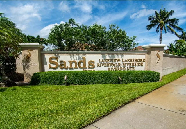 $279,000 | 3212 South Lakeview Circle, Unit 10204, Fort Pierce, FL 34949