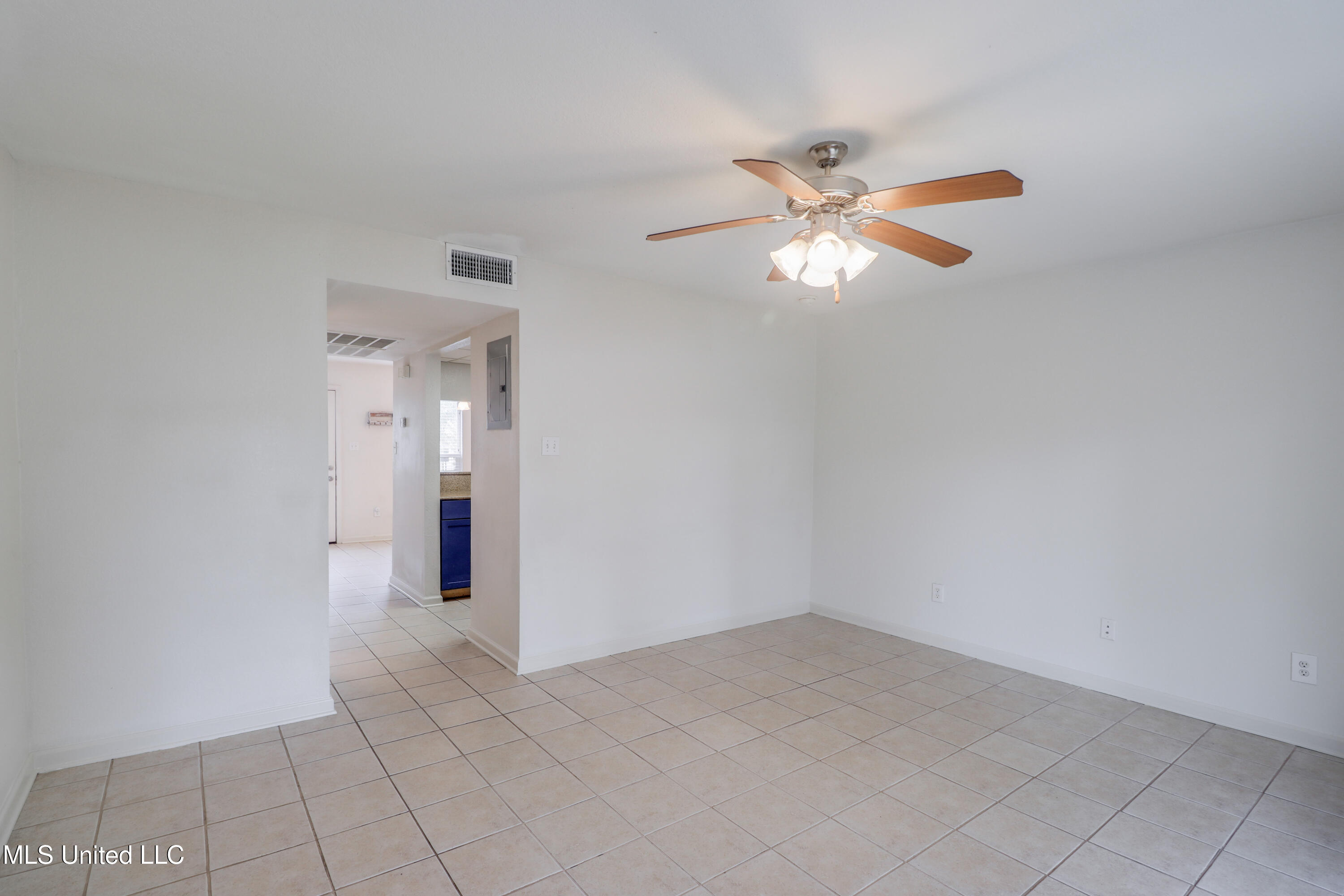 3230 Cumberland Road, Unit 7 Ocean Springs, MS 39564 - Photo 8 of 20 IMG_1736