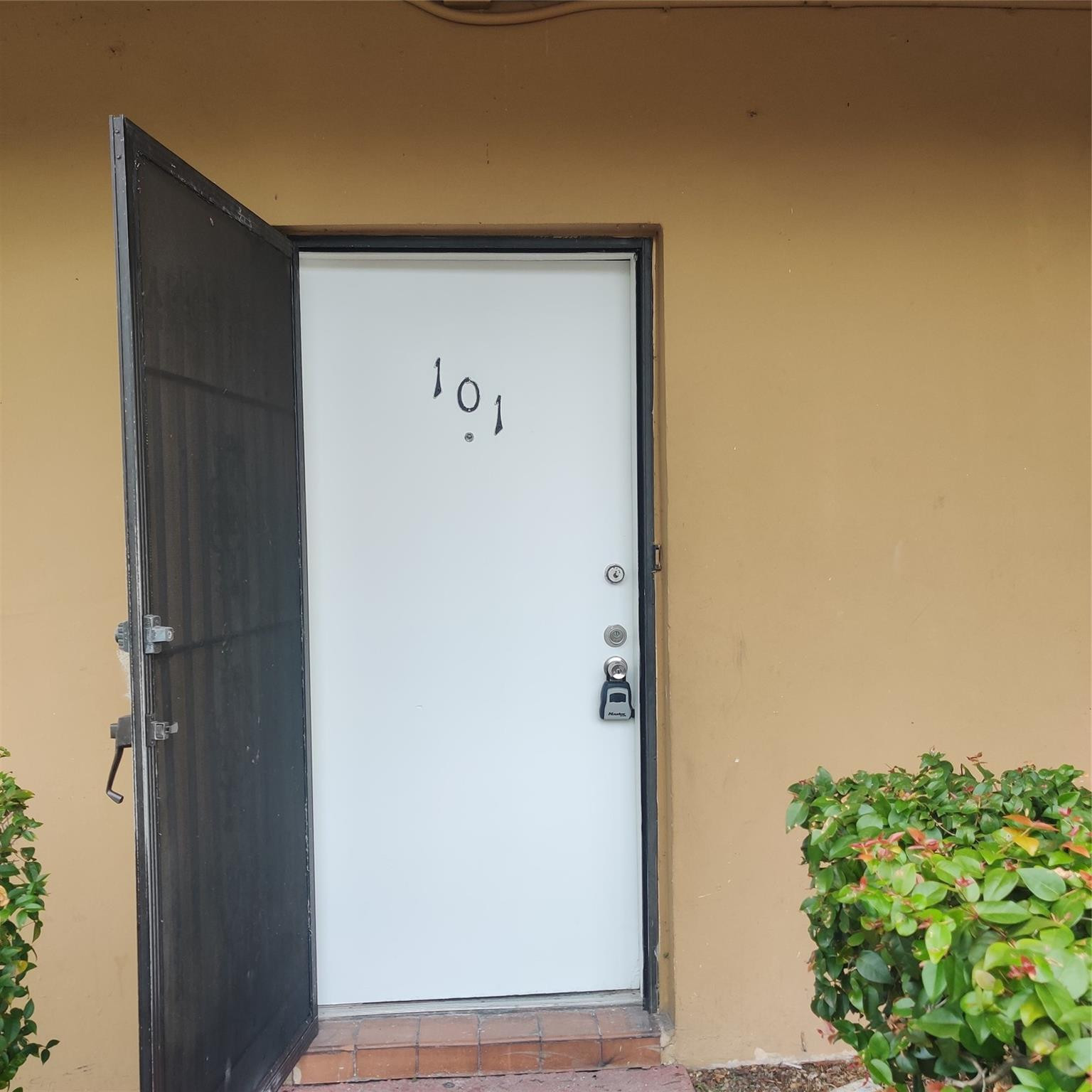 4131 Stirling Road, Unit 101 Davie, FL 33314 - Photo 2 of 22 Photo 2