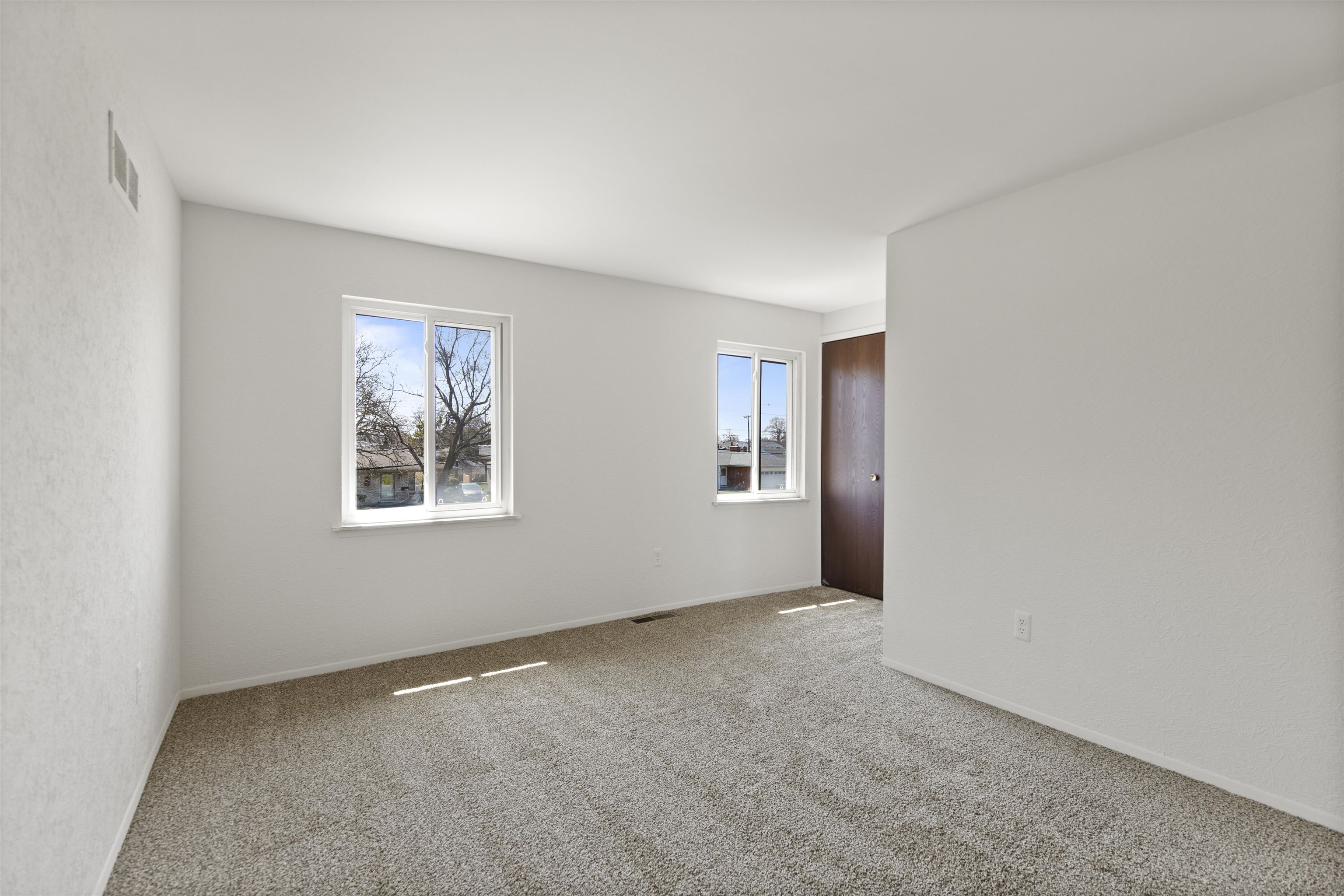 14155 Martin Road Warren, MI 48088 - Photo 27 of 40 50172230-cf6491a0-4959-4022-8f31-2ad45e6d893d.JPG