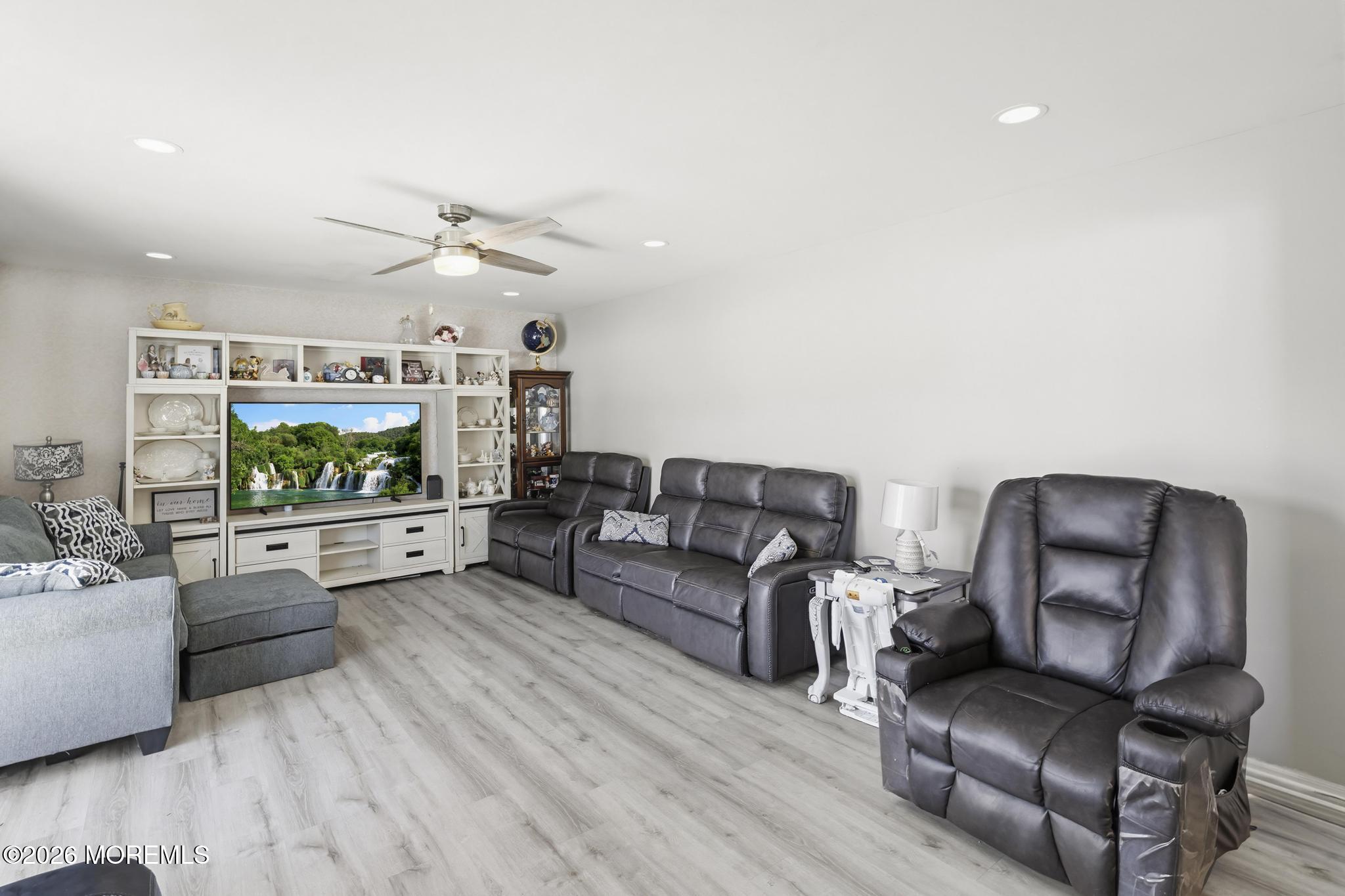 147 Locust Street Tuckerton, NJ 08087 - Photo 7 of 37 147 Locust (9)