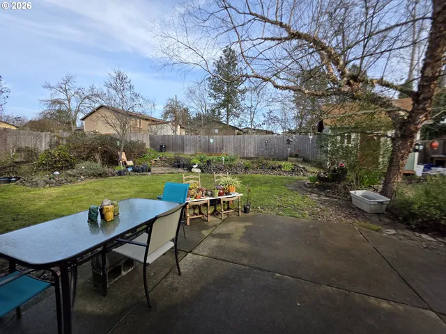 a view of a house with a backyard