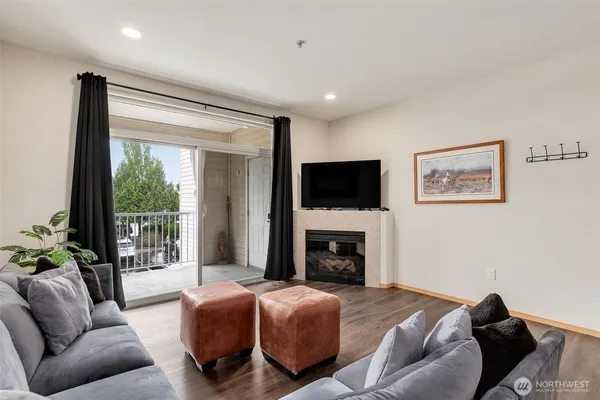 $300,000 | 18615 101st Ave Court East, Unit 262, Puyallup, WA 98375