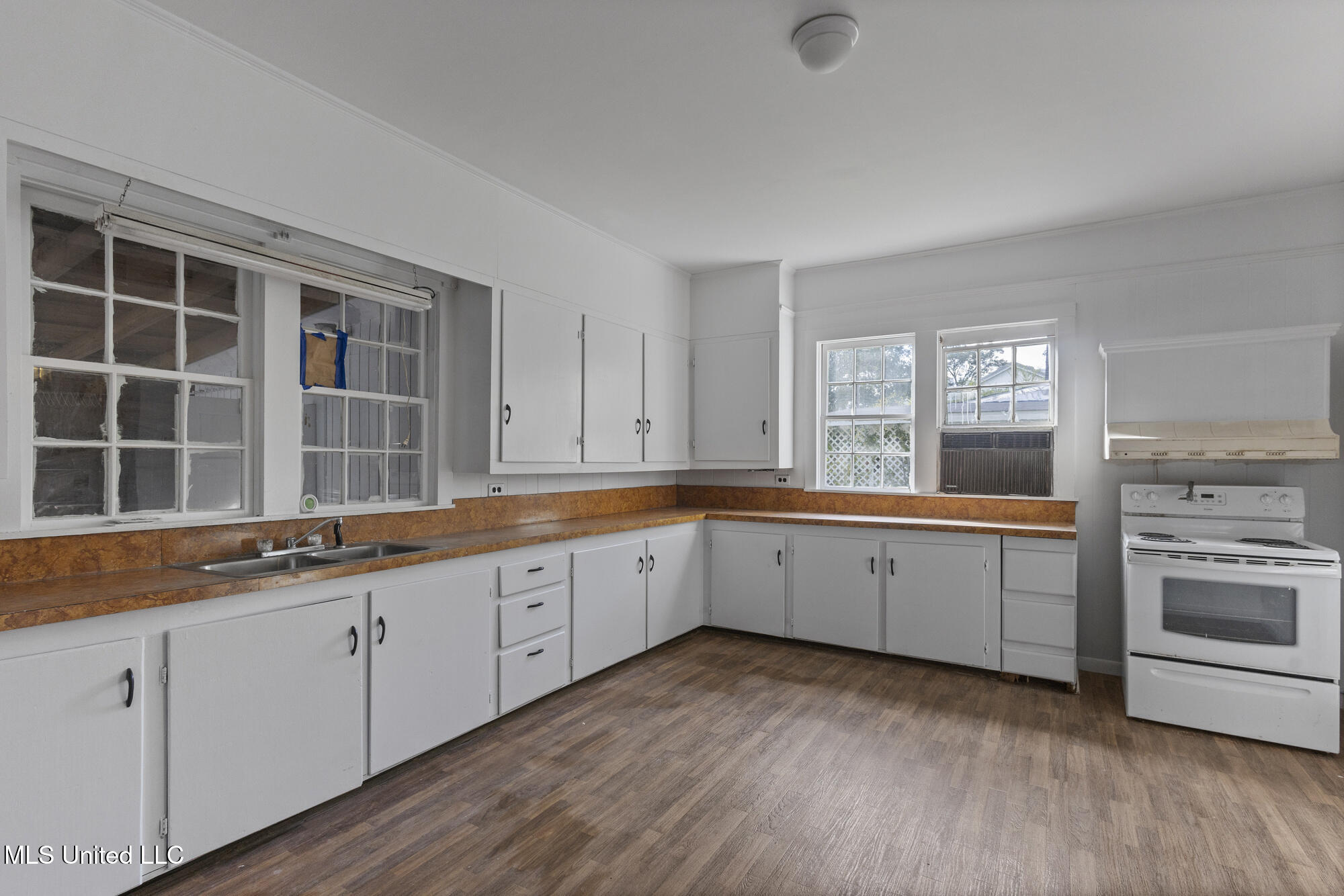 264 Berry Street Gloster, MS 39638 - Photo 7 of 10 Kitchen