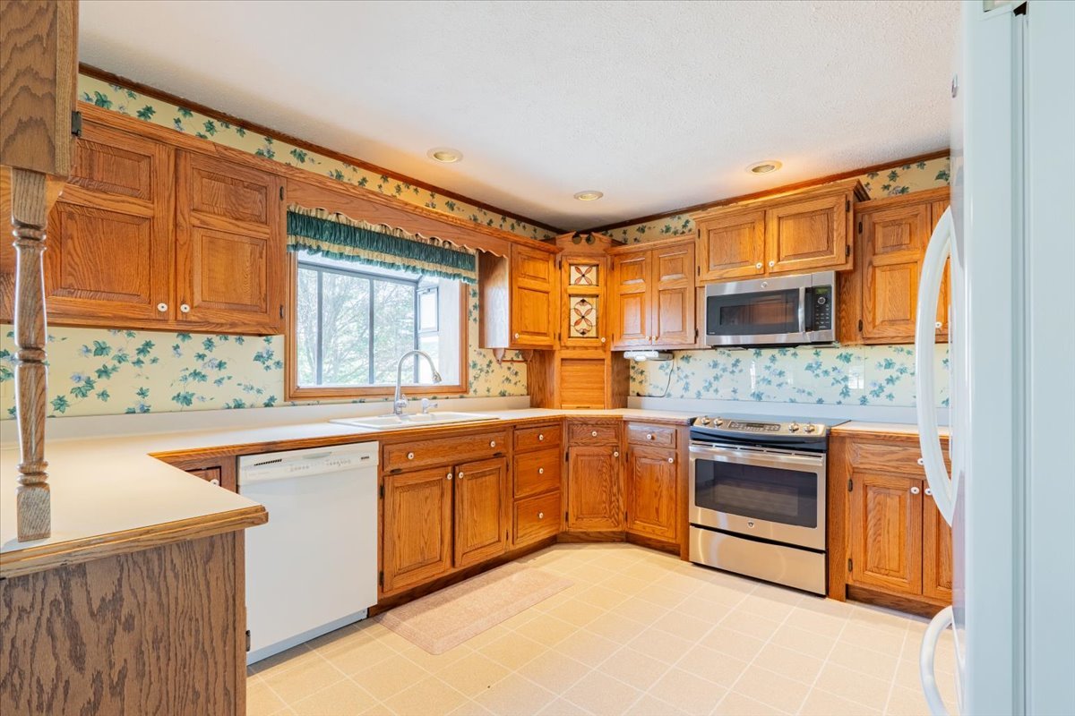 21389 North 2875 East Road Lexington, IL 61753 - Photo 18 of 44 a kitchen with stainless steel appliances granite countertop a sink and cabinets