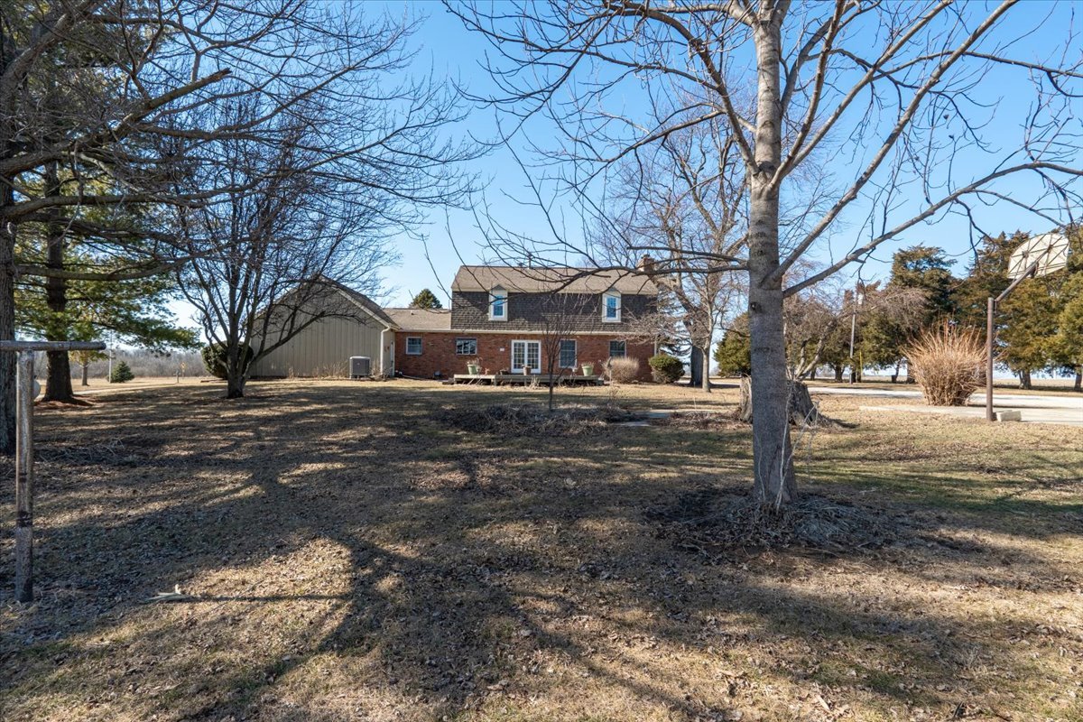 21389 North 2875 East Road Lexington, IL 61753 - Photo 7 of 44 a front view of a house with a yard