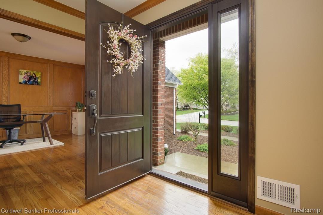 3679 Merriweather Lane Rochester, MI 48306 - Photo 4 of 34 3679-Merriweather-004.jpg