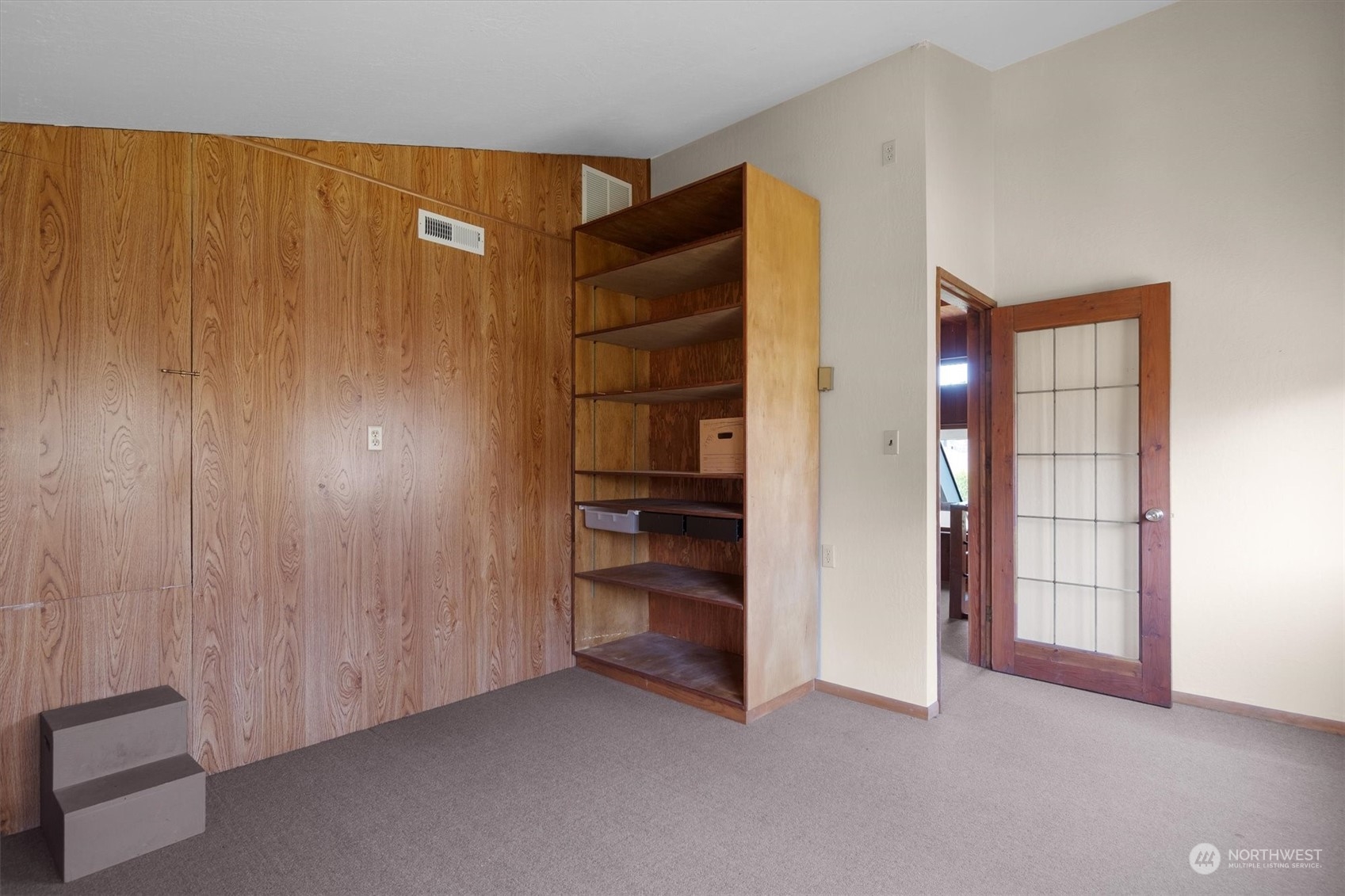 7405 Willow Grove Road Longview, WA 98632 - Photo 31 of 39 an empty room with closet
