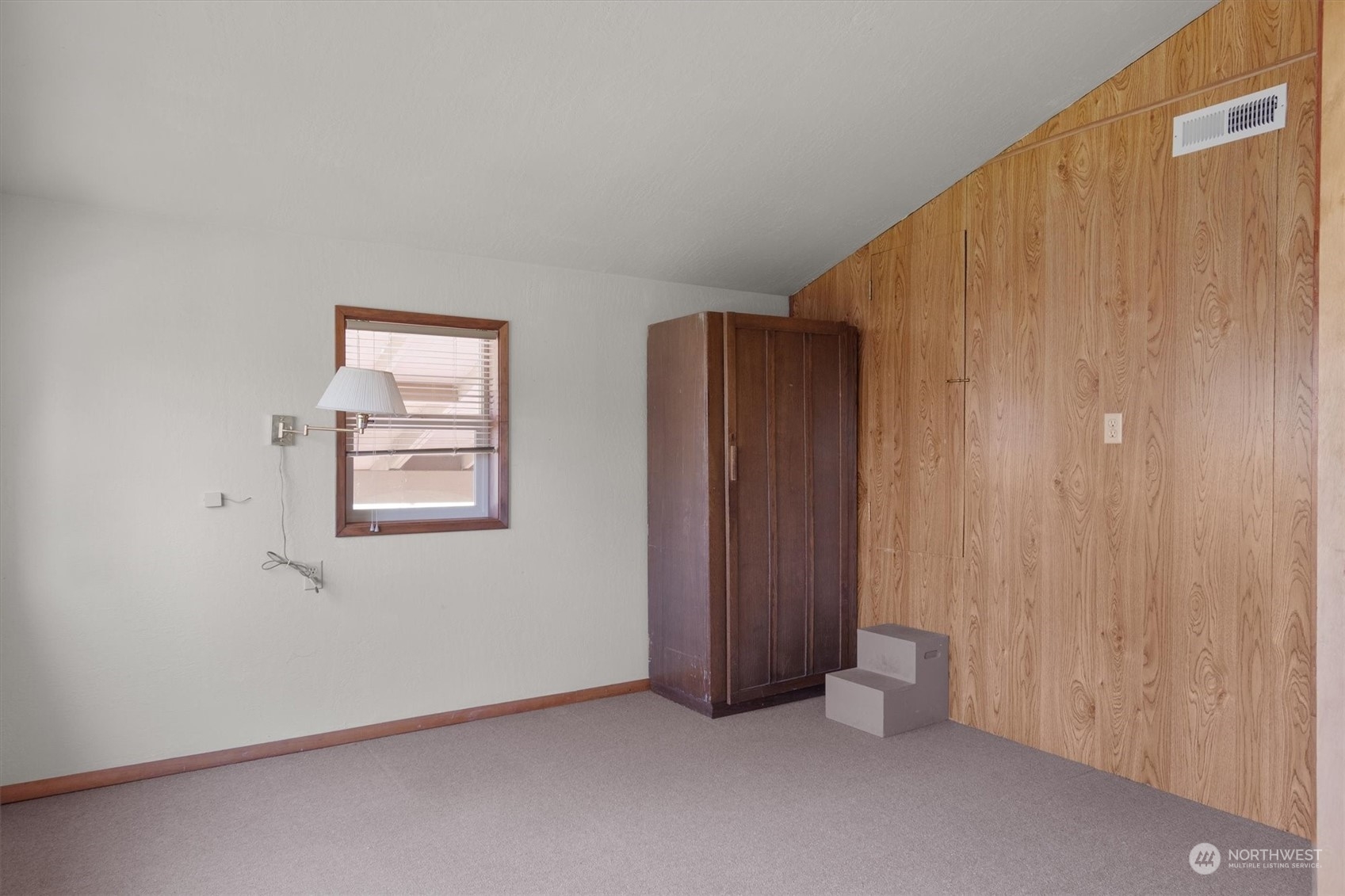 7405 Willow Grove Road Longview, WA 98632 - Photo 32 of 39 an empty room with windows