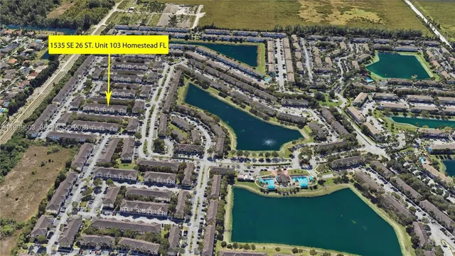 a view of outdoor space yard and porch