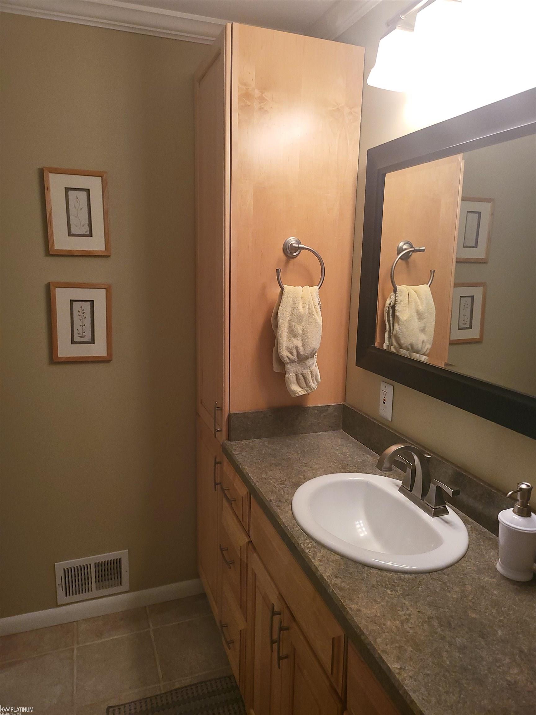 118 Exmoor Road Waterford, MI 48328 - Photo 10 of 12 Gallery Image 10