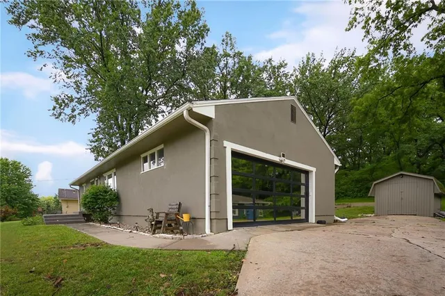 $325,000 | 8000 Northwest Potomac Avenue, Weatherby Lake, MO 64152