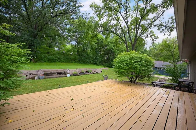 $325,000 | 8000 Northwest Potomac Avenue, Weatherby Lake, MO 64152