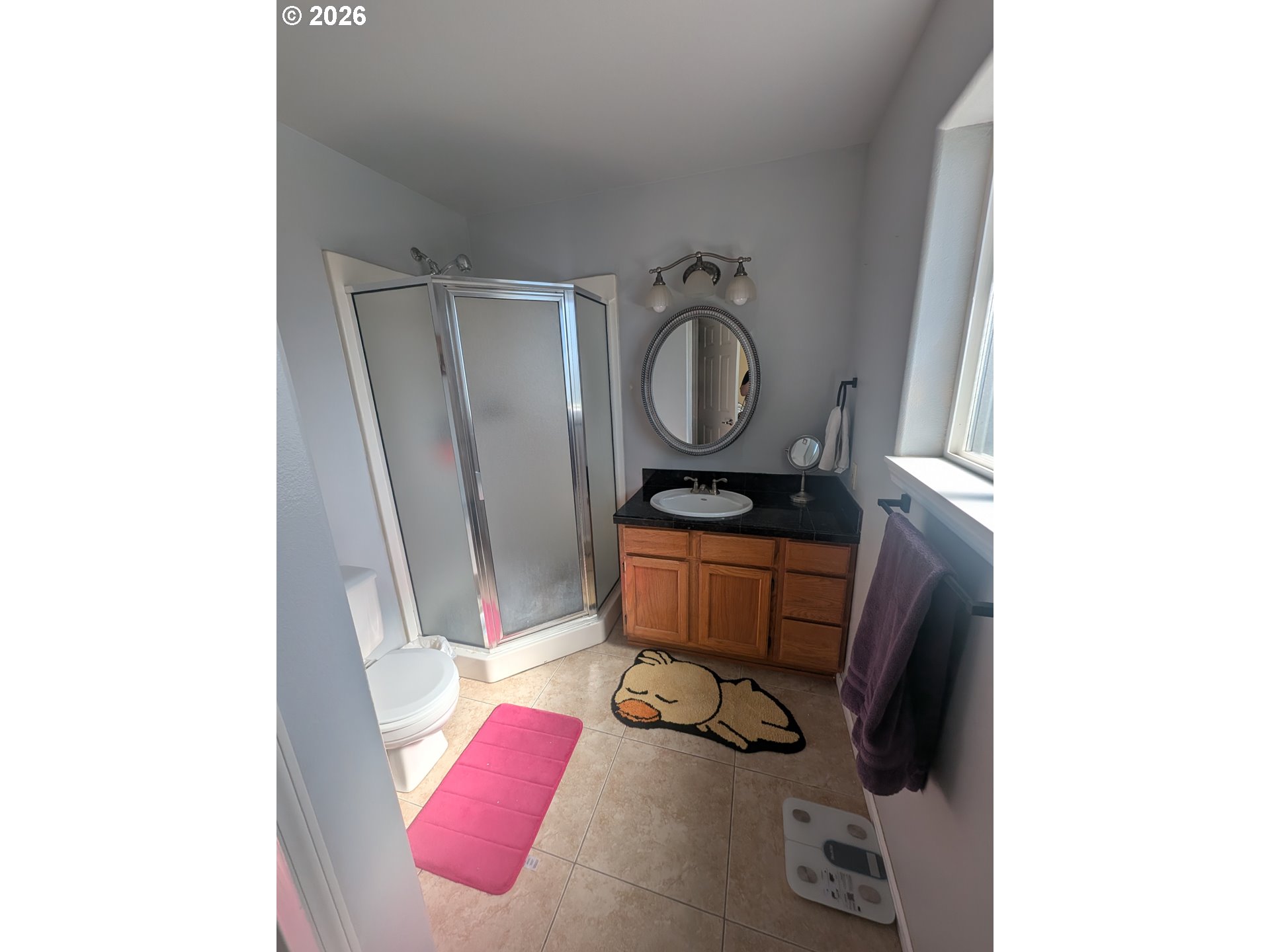 202 Northeast Rifle Range Street, Unit 6 Roseburg, OR 97470 - Photo 18 of 22 En Suite Bathroom