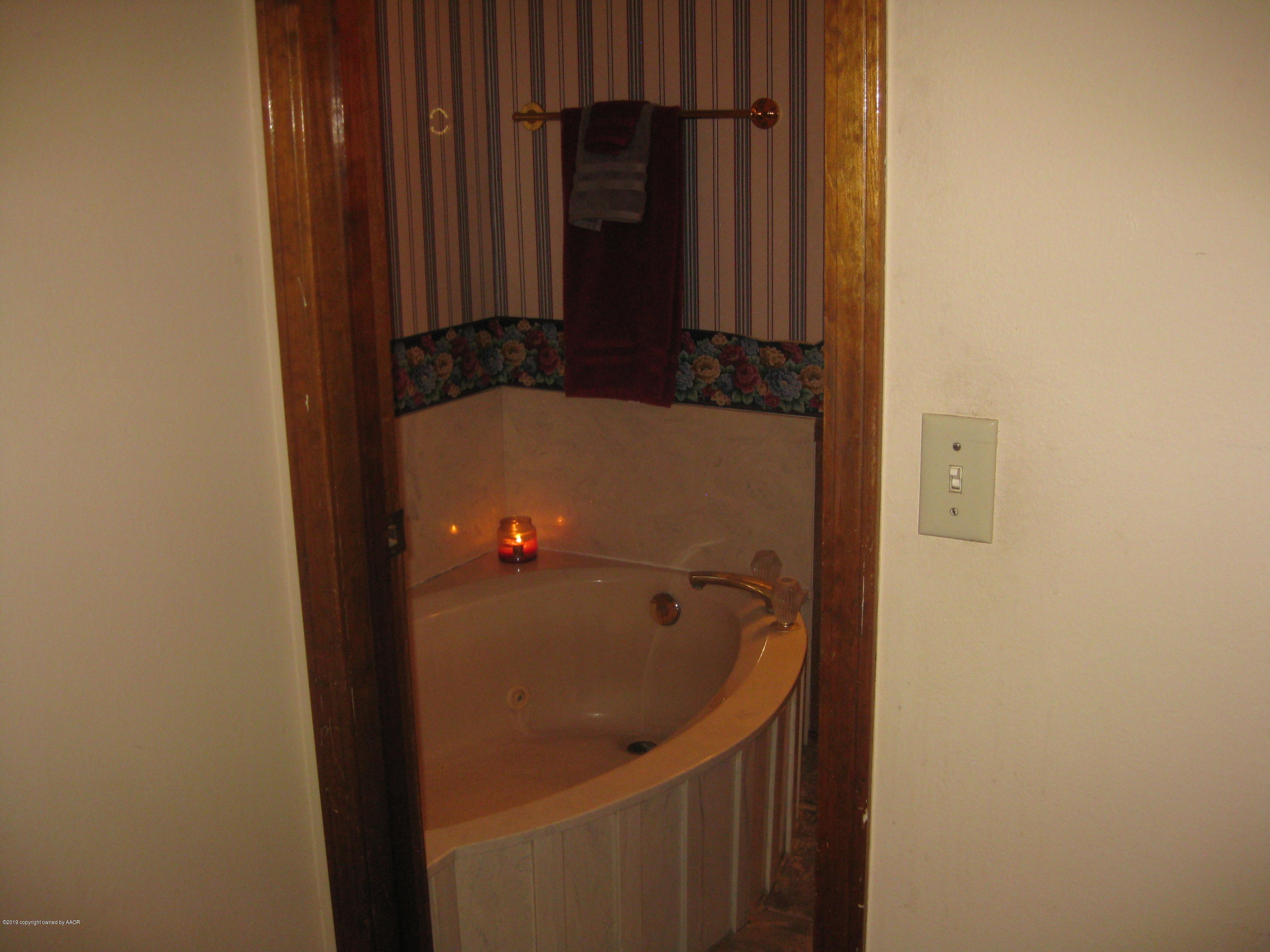 7229 Bayswater Road Amarillo, TX 79109 - Photo 15 of 30 Master Bath