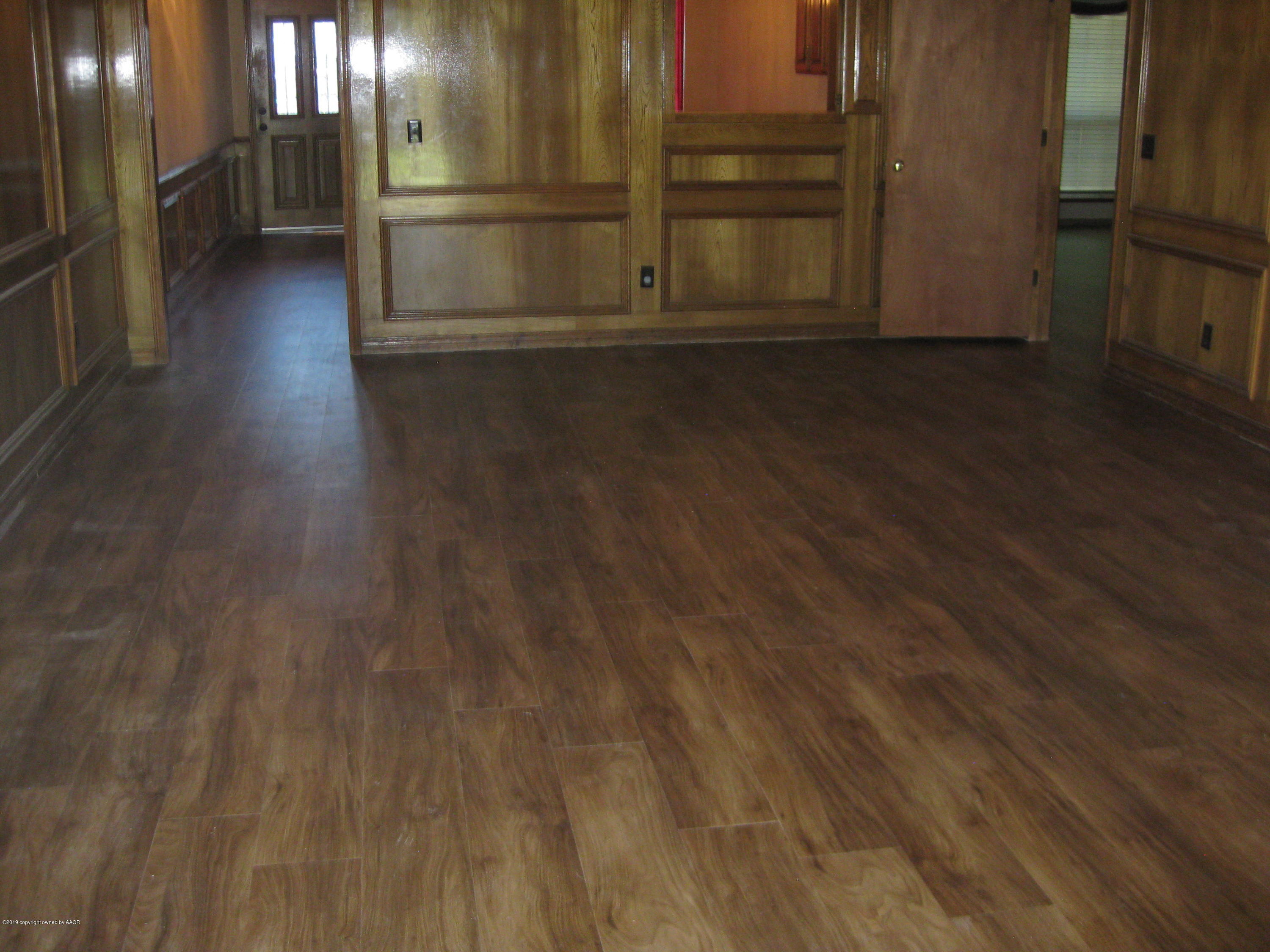 7229 Bayswater Road Amarillo, TX 79109 - Photo 4 of 30 Living Room